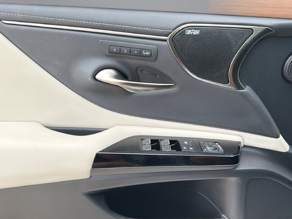 Used 2024 Lexus ES 350 Ultra Luxury w/ Accessory Package (Z2) FWD image 29