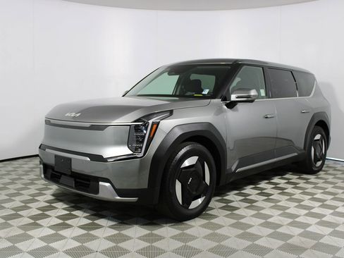 Used 2024 Kia EV9 Light RWD image 13