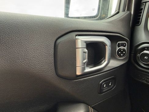 Used 2025 Jeep Wrangler Unlimited Sport AWD/4WD image 12