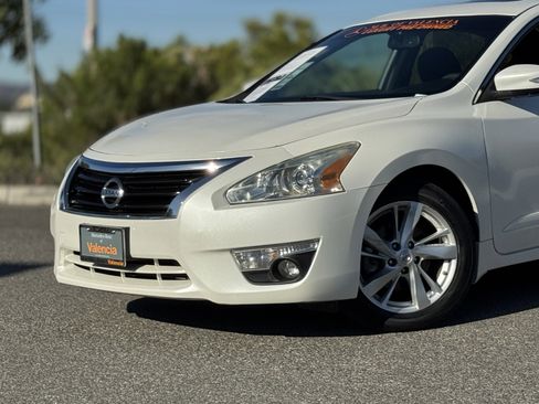 Used 2014 Nissan Altima 2.5 SV w/ Convenience Package image 3
