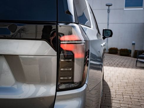 Used 2025 Chevrolet Tahoe High Country image 18