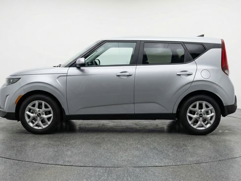 Used 2025 Kia Soul LX w/ LX Technology Package FWD image 5