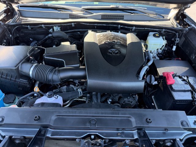 Used 2021 Toyota Tacoma TRD Off-Road AWD/4WD image 40