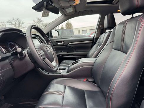Used 2019 Toyota Highlander SE image 13
