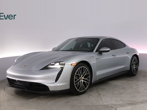 Used 2022 Porsche Taycan RWD image 2