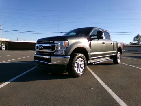 Used 2020 Ford F250 XL w/ STX Appearance Package image 2