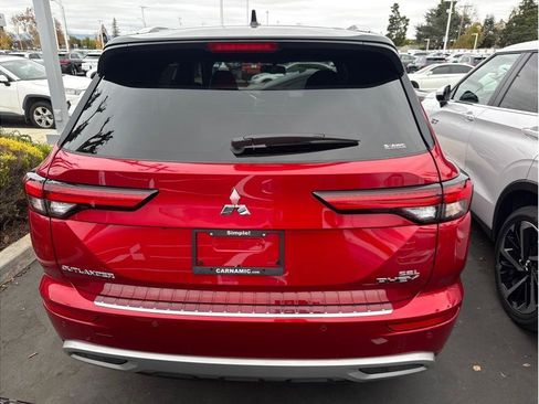 Used 2025 Mitsubishi Outlander SEL image 4