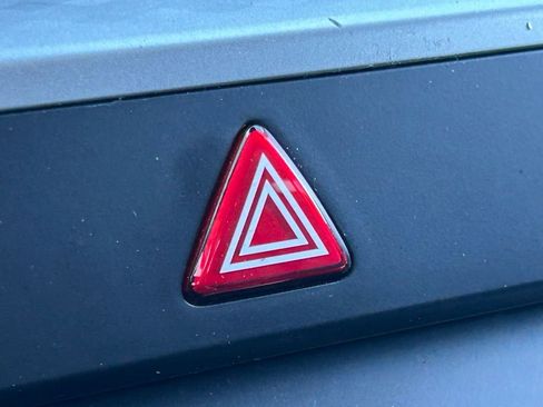 Used 2024 Kia Carnival LX image 41