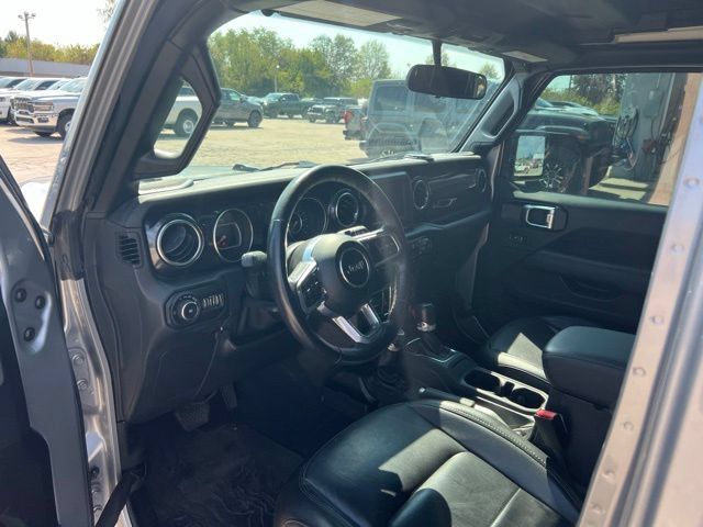Used 2021 Jeep Wrangler Unlimited Sahara AWD/4WD image 4