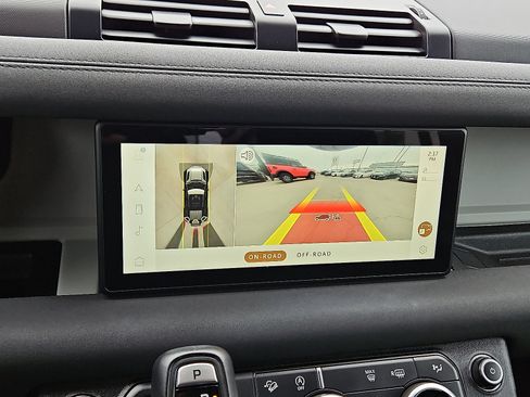 Used 2023 Land Rover Defender 110 image 14