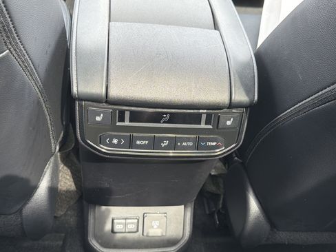 Used 2024 Toyota Highlander Platinum AWD/4WD image 25