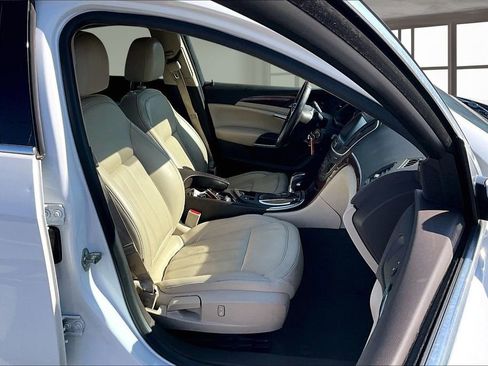 Used 2017 Buick Regal Sport Touring FWD image 8