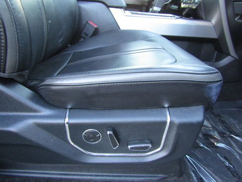 Used 2015 Ford F150 Platinum w/ Equipment Group 701A Luxury image 19