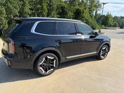 Used 2024 Kia Telluride EX w/ EX Captain's Chair Package FWD image 8