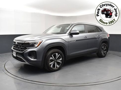 Used 2024 Volkswagen Atlas Cross Sport SE image 3