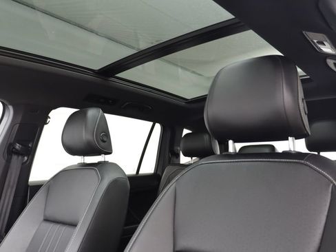 Certified 2023 Volkswagen Tiguan SE R-Line FWD image 12