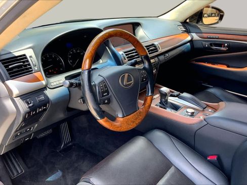 Used 2015 Lexus LS 460 w/ Comfort Package RWD image 18