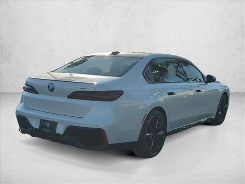 New 2026 BMW i7 xDrive60 AWD/4WD image 2