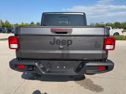 Used 2023 Jeep Gladiator Sport AWD/4WD image 6
