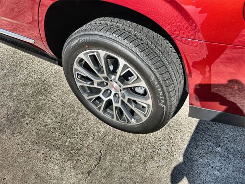 New 2026 GMC Yukon Denali w/ Sun & Power Step Package image 12