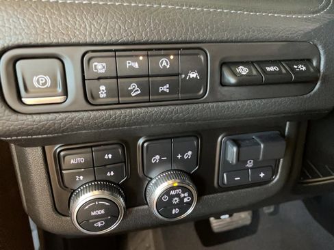 Used 2023 GMC Yukon XL Denali w/ Denali Reserve Package image 21