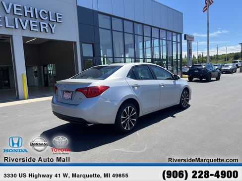 Used 2018 Toyota Corolla SE w/ SE Premium Package FWD image 9