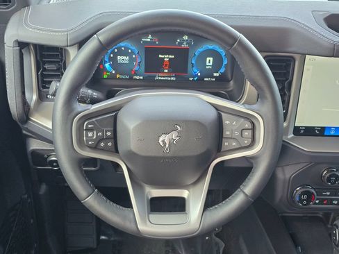 Used 2025 Ford Bronco Outer Banks AWD/4WD image 7