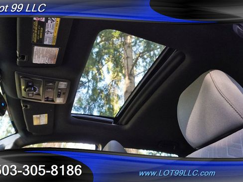 Used 2017 Toyota Tacoma TRD Off-Road w/ Premium & Technology Package AWD/4WD image 3