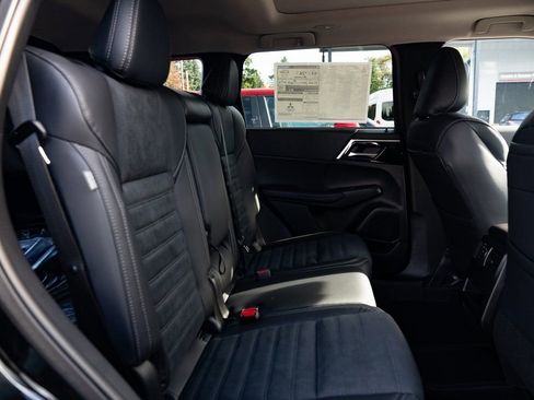 New 2025 Mitsubishi Outlander SE image 22