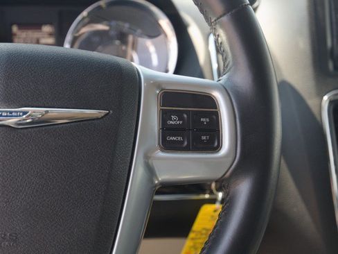 Used 2013 Chrysler Town & Country Touring FWD image 19