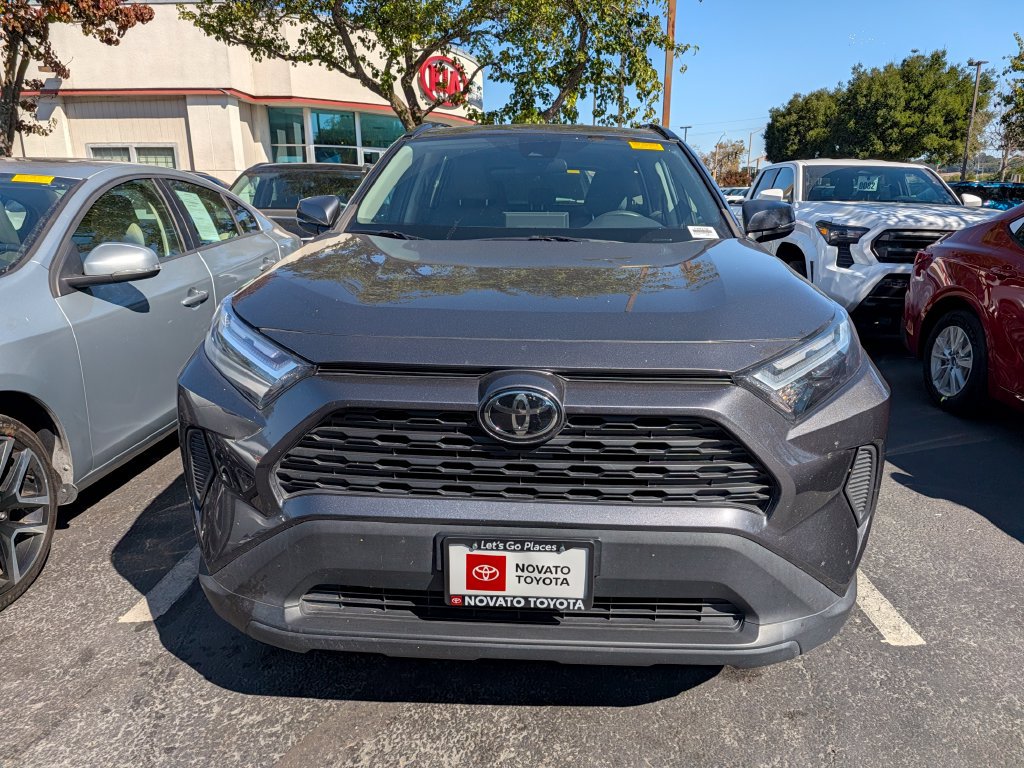 Used 2022 Toyota RAV4 XLE w/ Convenience Package FWD image 12