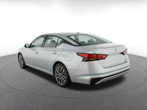 Used 2025 Nissan Altima 2.5 SV FWD image 7