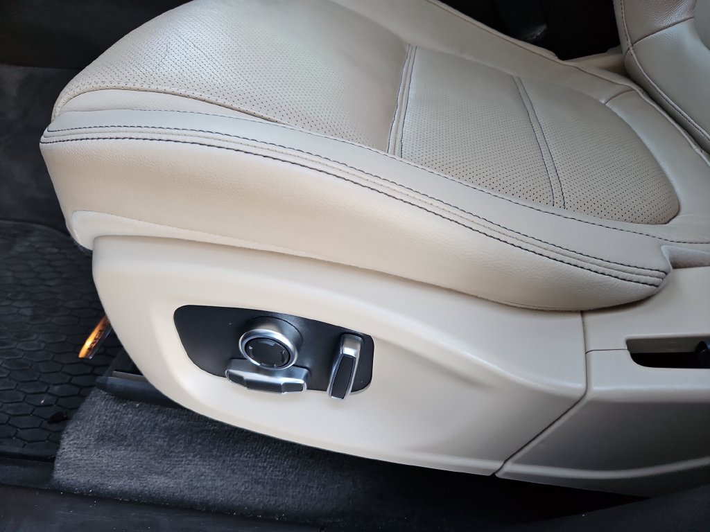 Used 2020 Jaguar F-PACE Prestige AWD/4WD image 25