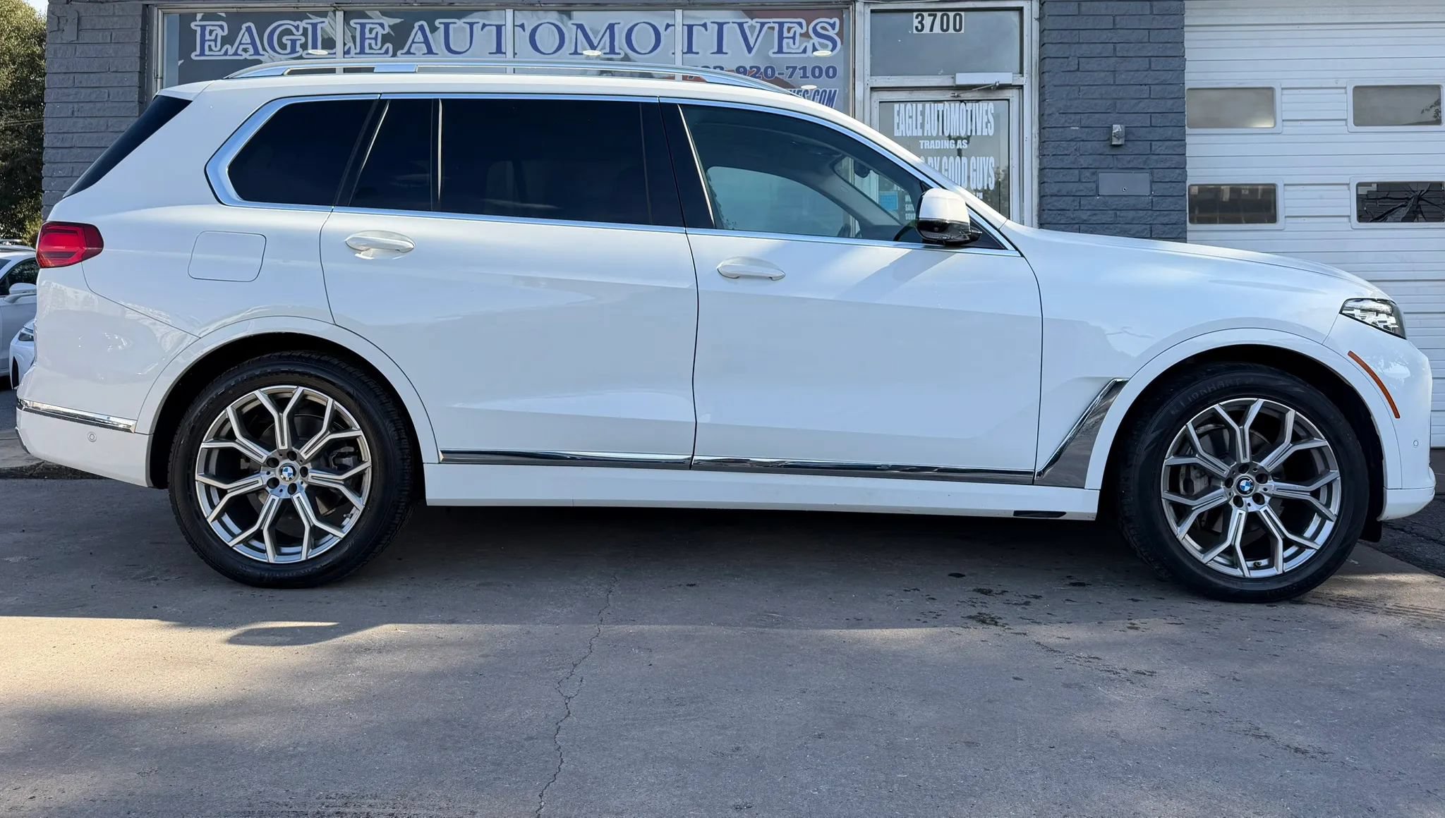 Used 2022 BMW X7 xDrive40i w/ Cold Weather Package AWD/4WD image 2