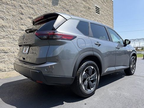 Used 2024 Nissan Rogue SV AWD/4WD image 3
