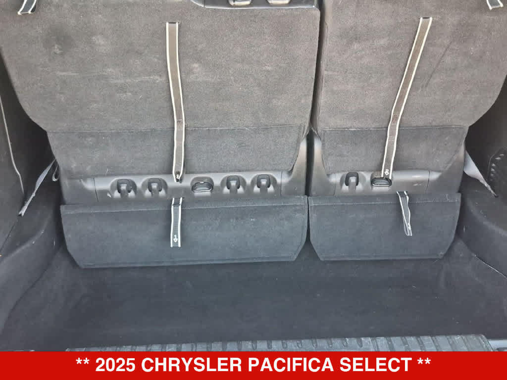 Used 2025 Chrysler Pacifica Select FWD image 29