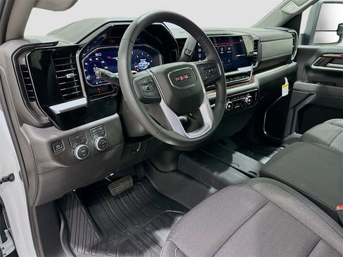 New 2026 GMC Sierra 3500 SLE image 9