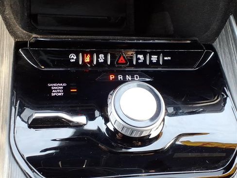 Used 2024 Jeep Wagoneer Series II w/ Flexible Seating Group image 46