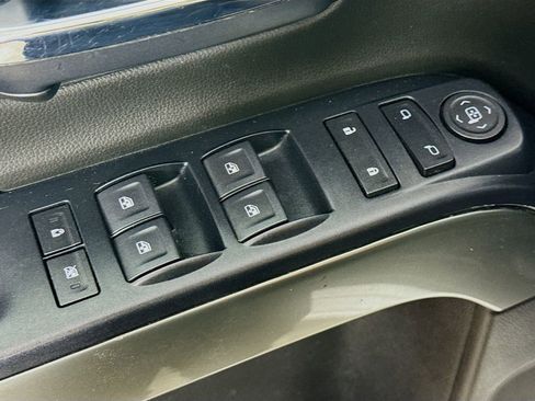 Used 2019 Chevrolet Silverado 1500 LT AWD/4WD image 18