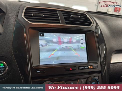 Used 2017 Ford Explorer XLT w/ Equipment Group 202A AWD/4WD image 20