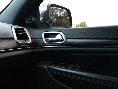 Used 2020 Jeep Grand Cherokee Limited AWD/4WD image 29