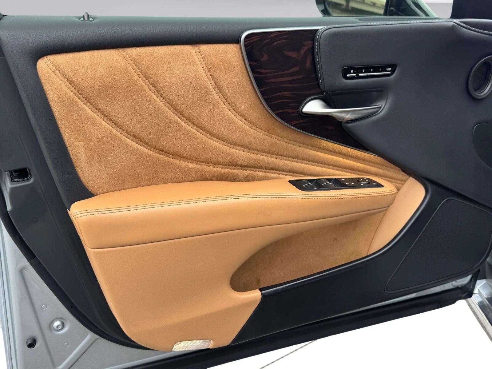 Used 2023 Lexus LS 500 w/ Interior Upgrade Package RWD image 18