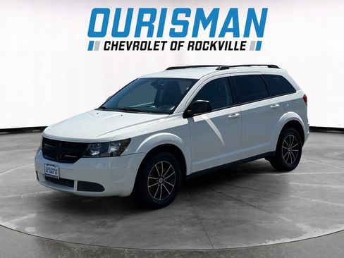 Used 2018 Dodge Journey SE w/ Blacktop Package FWD image 2