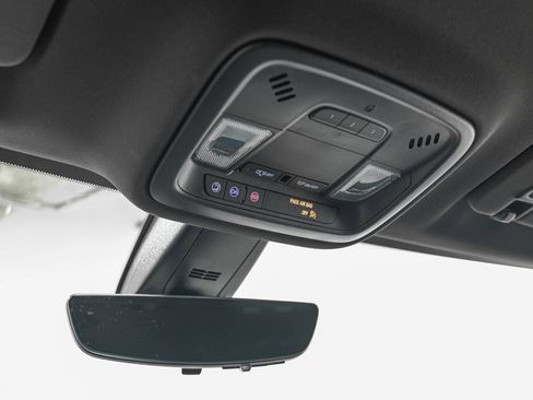 Used 2023 Chevrolet Traverse LT w/ LT Premium Package image 24