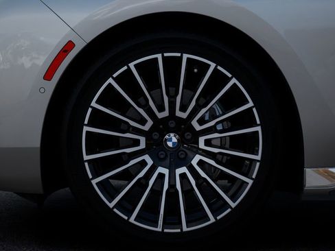 Used 2025 BMW i7 eDrive50 image 34