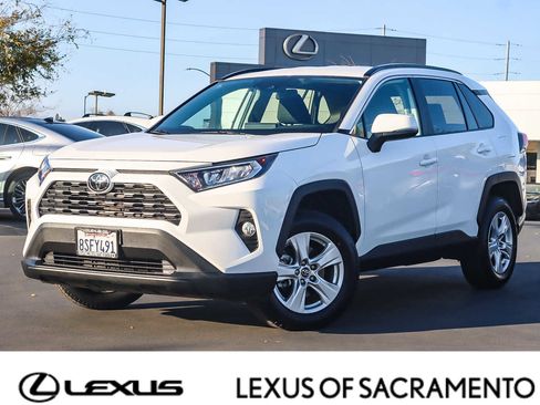 Used 2020 Toyota RAV4 XLE image 1