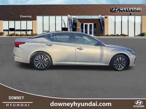 Used 2024 Nissan Altima 2.5 SV FWD image 6