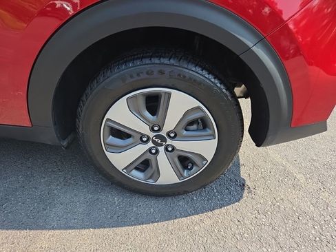Used 2022 Kia Niro LX image 10