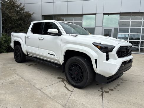 Used 2024 Toyota Tacoma TRD Sport w/ TRD Sport Premium Package AWD/4WD image 2