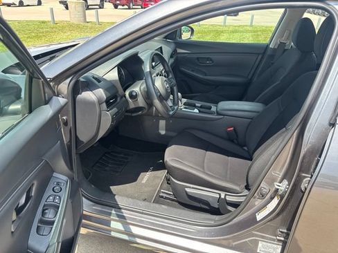 Certified 2025 Nissan Sentra S FWD image 17